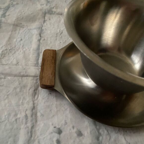 Vintage pewter sauce bowl with handles 6x6 - Picture 3 of 6